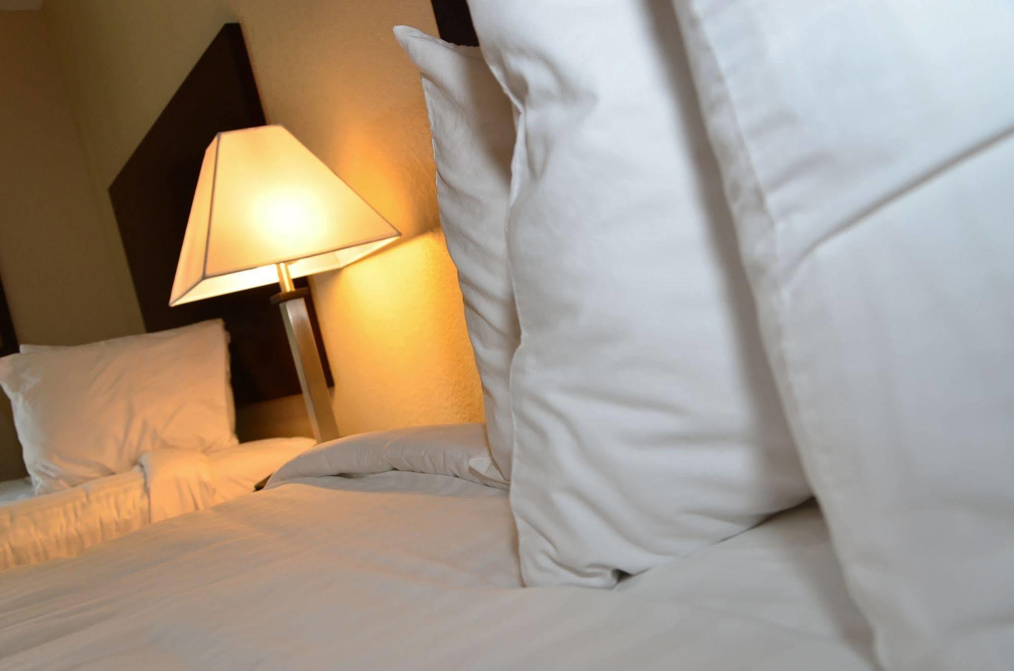 Cobblestone Inn&Suites - Clarion Extérieur photo
