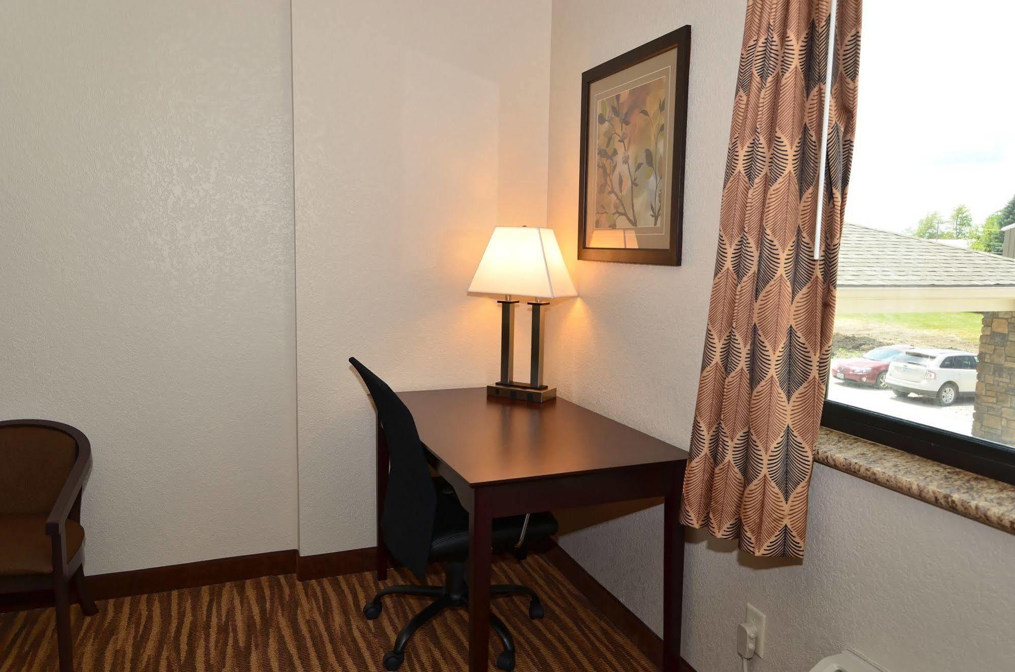 Cobblestone Inn&Suites - Clarion Extérieur photo