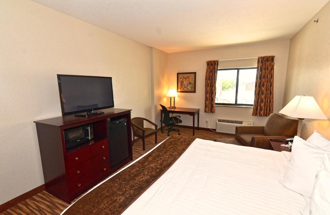 Cobblestone Inn&Suites - Clarion Extérieur photo