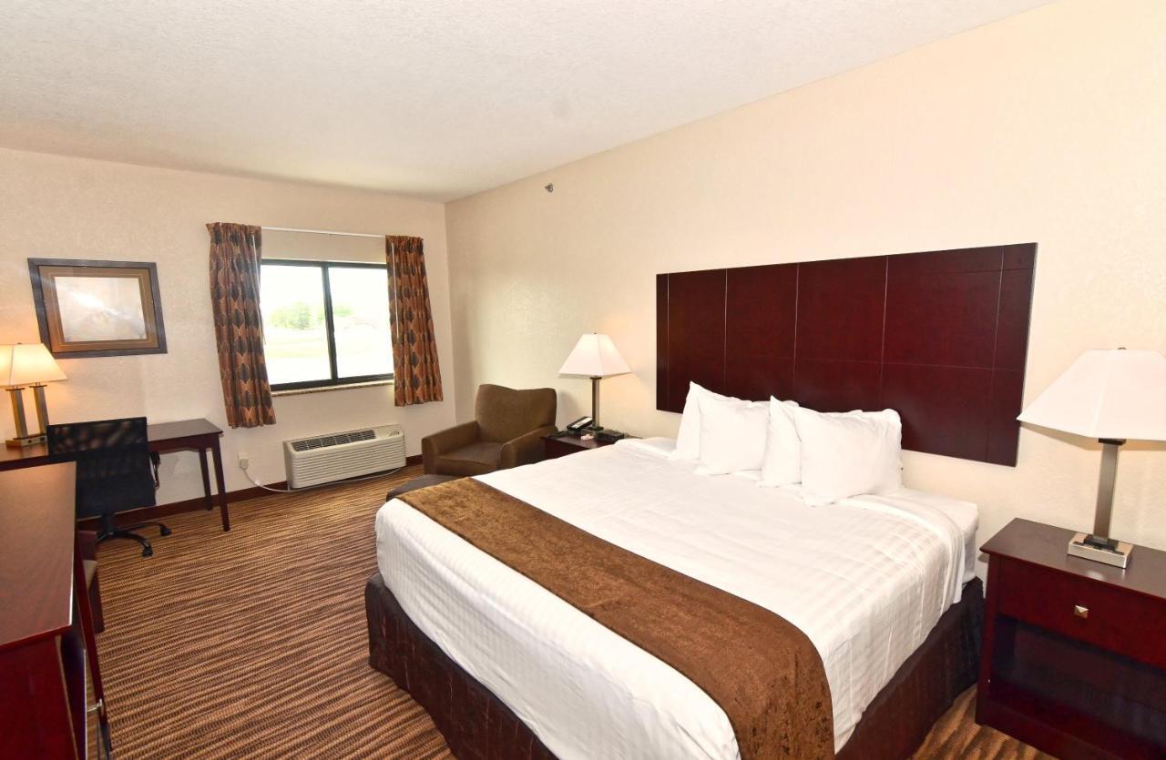 Cobblestone Inn&Suites - Clarion Extérieur photo