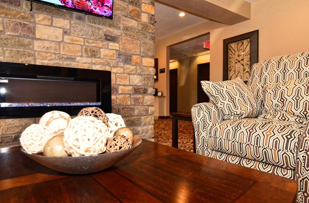 Cobblestone Inn&Suites - Clarion Extérieur photo