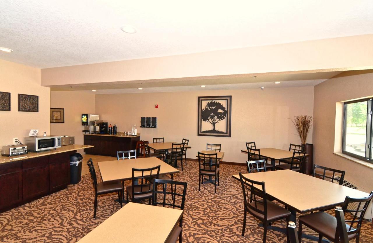 Cobblestone Inn&Suites - Clarion Extérieur photo