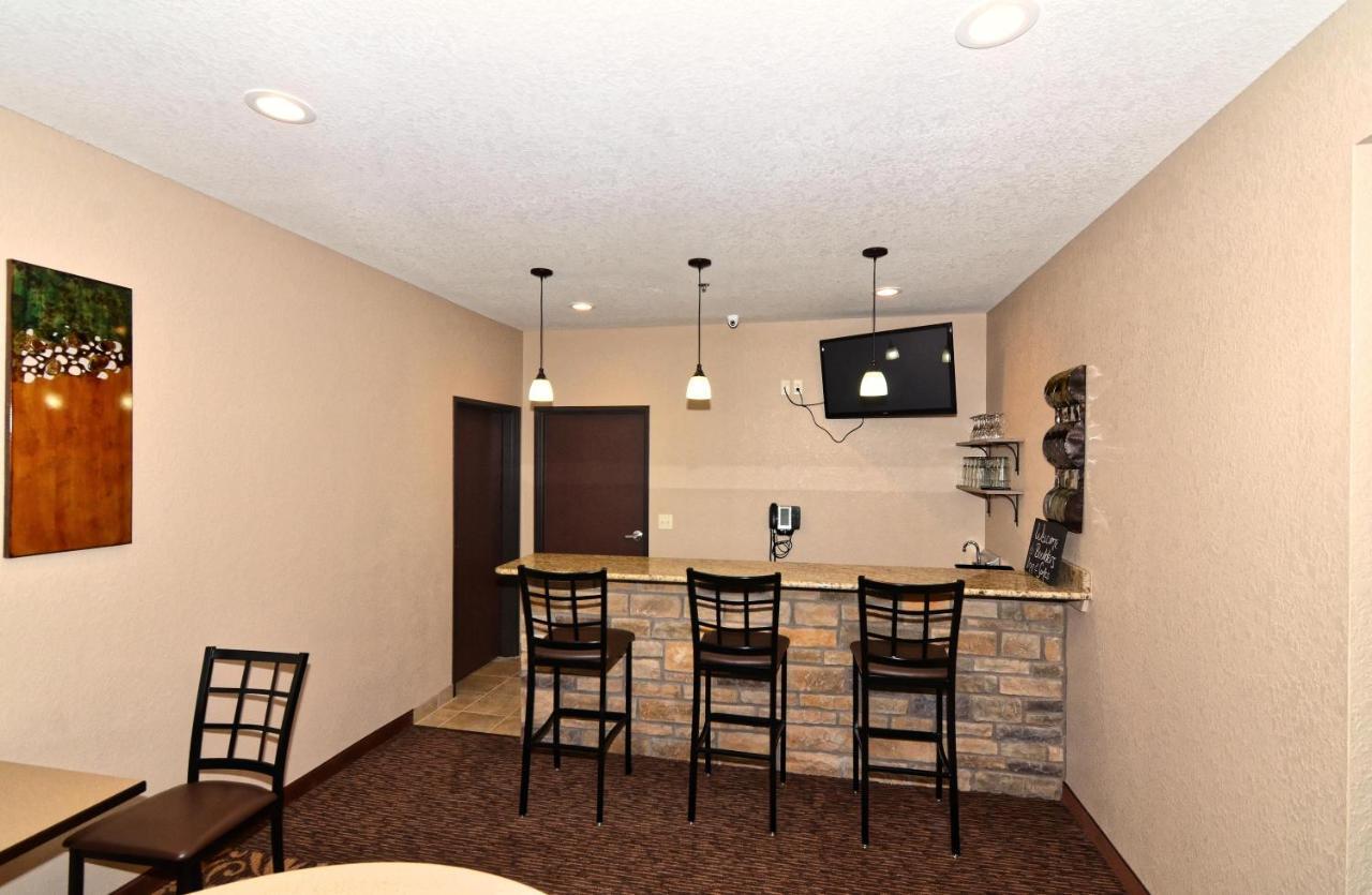 Cobblestone Inn&Suites - Clarion Extérieur photo