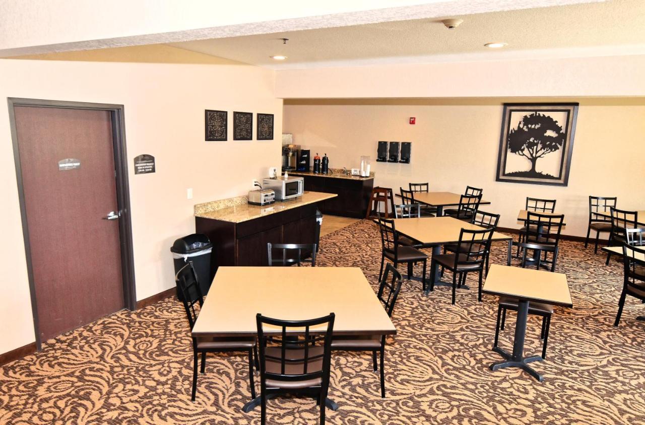 Cobblestone Inn&Suites - Clarion Extérieur photo